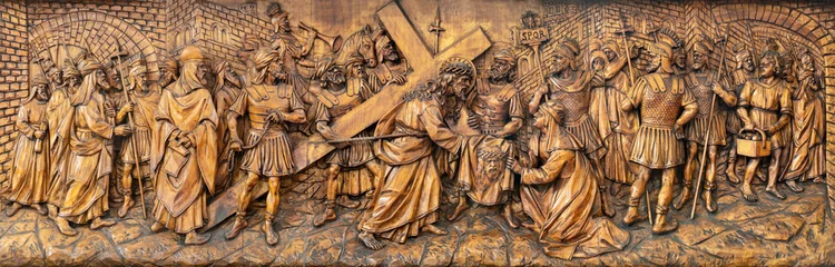 Foto op Canvas MILAN, ITALY - MARCH 5, 2024: The carved relief of  Veronica wipes the face of Jesus in the church Chiesa di San Camillo by Annibale Pagnoni (1900). © Renáta Sedmáková