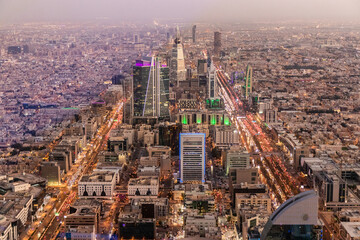 Evening aerial view of Riyadh, capital of Saudi Arabia - obrazy, fototapety, plakaty