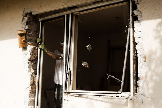 Removing a window frame