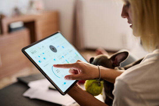 Moving celsius temperature dial