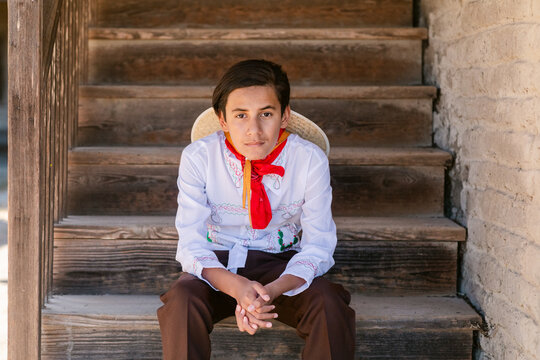Vaquero teen boy holding hands on Staircase