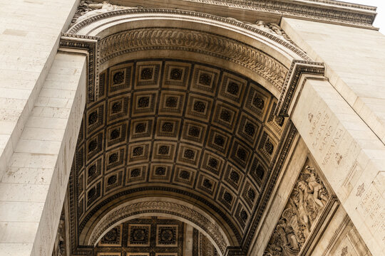 triumphe arch monument in paris