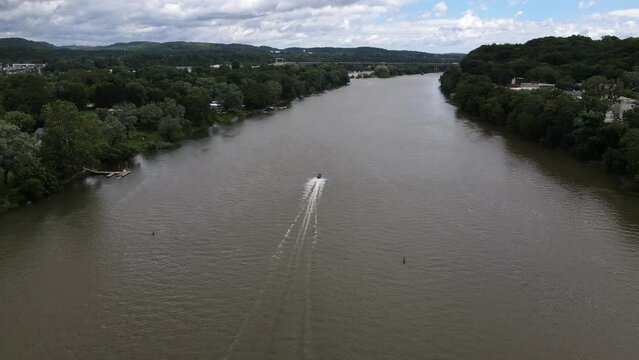 PENNSYLVANIA - 1.22.2024 - Excellent aerial footage of a speedboat traveling down the Allegheny River in Oakmont, Pennsylvania.