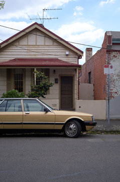 Fototapeta Classic vintage car in Collingwood street