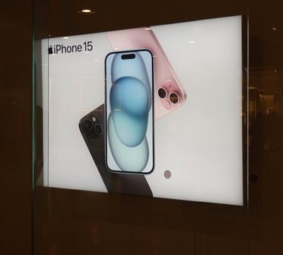 Actual Apple i phone 15 advertisement