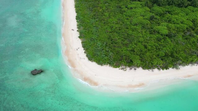 日本最南端の島波照間島で波照間ブルーの楽園ニシハマ〜ペー浜を空撮