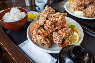 日本の岡山県美咲町のとても美味しい唐揚げ定食