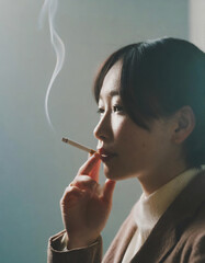 Obraz premium タバコを吸う女性