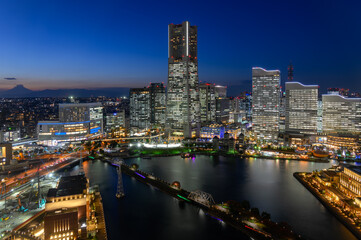 Naklejka premium マジックアワーのみなとみらい