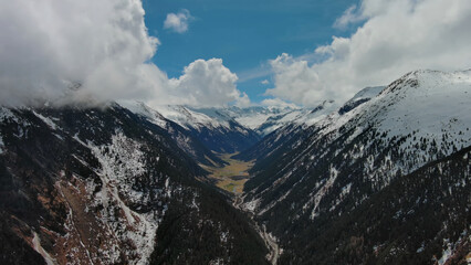 Fototapeta na wymiar Krimml Waterfalls in Austrian Alps