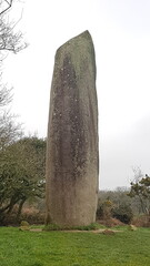 Menhir de KERLOUAS (Finistère)