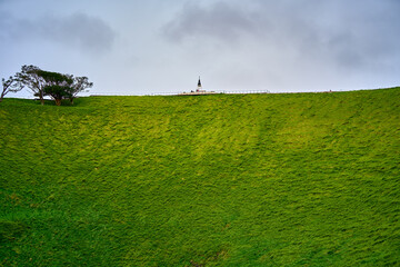 Views from the peak of Maungawhau / Mount Eden in Auckland, New Zealand - obrazy, fototapety, plakaty
