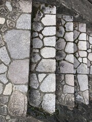 石を敷き詰めた柄の階段