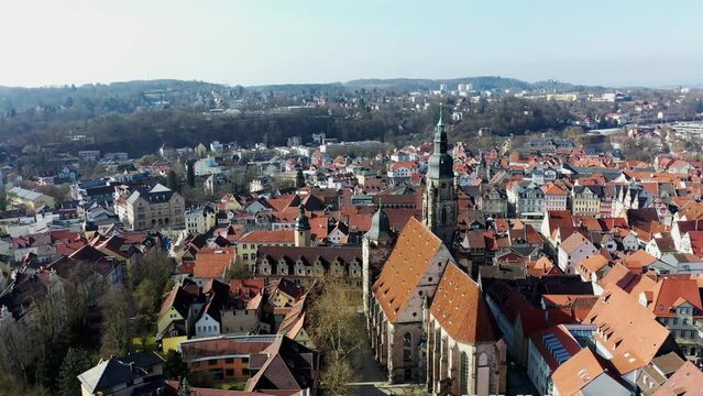 Drohnenvideo von Coburg mit Blick auf die historische Altstadt. Dingolfing, Oberfranken, Bayern, Deutschland.