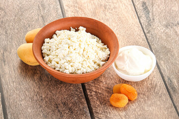 Cottage cheese with apricot and cream