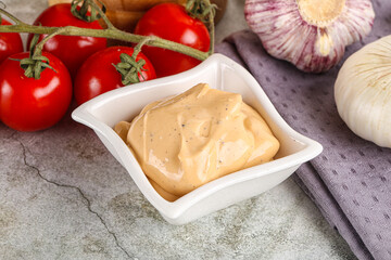 Yellow cream grill sauce for burger