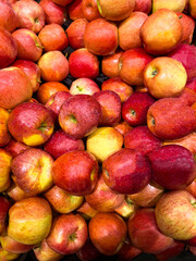 Fototapeta na wymiar Fresh red apples in the supermarket