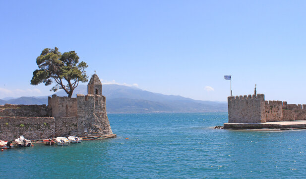 Gr&egrave;ce ville et port de Nafpaktos