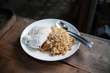 rice and instant noodle