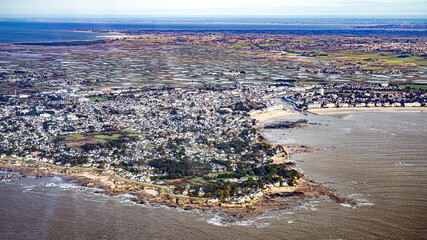 Obraz premium loire estuary river from aerial view in atlantic ocean between saint nazaire and la baule