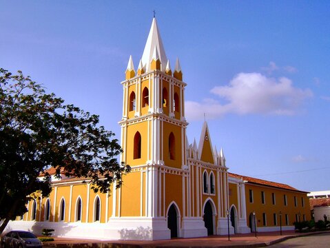 Casas,casonas,iglesias,arquitectura colonial herencia de nuestro pasado espa&ntilde;ol.