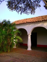 Casas,casonas,iglesias,arquitectura colonial herencia de nuestro pasado español.