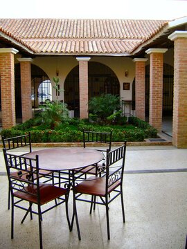 Casas,casonas,iglesias,arquitectura colonial herencia de nuestro pasado espa&ntilde;ol.