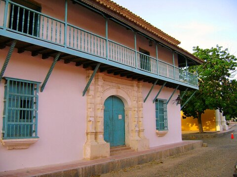 Casas,casonas,iglesias,arquitectura colonial herencia de nuestro pasado espa&ntilde;ol.