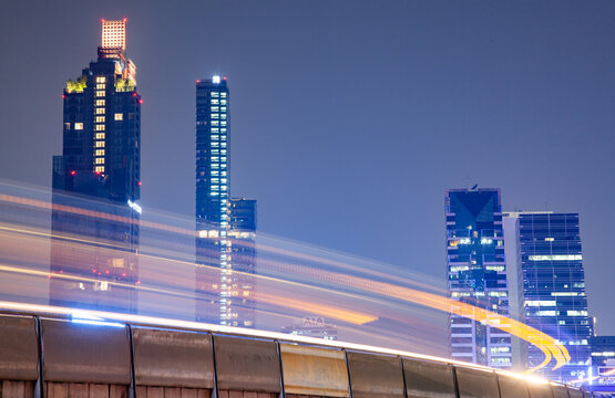bts skytrain traffic lights at night