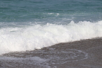 打ち寄せる波