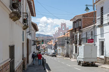 Fotobehang Sucre's Sunny Streets: Colonial Charm Under Blue Skies © Wallis Yu
