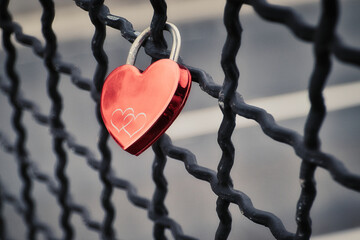 Red Heart on a Fence - Herz - Schloss - Colorkey - Background - Valentin - Love - Concept - Romantic