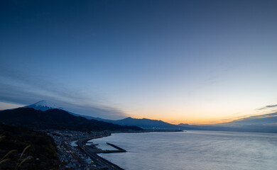 夜明けと富士山