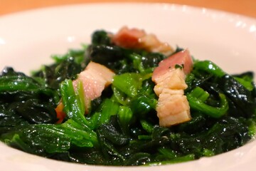 ほうれん草とベーコンの炒めもの