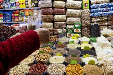 hand  indicate spices in a food market
