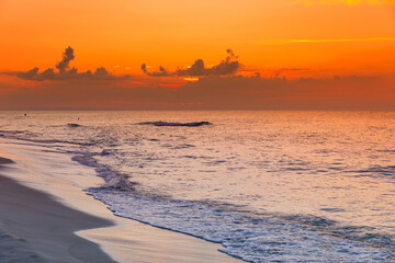 Zachód słońca, plaża i widok na ocean, krajobraz,