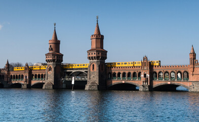 Oberbaumbrücke  in Berlin - obrazy, fototapety, plakaty