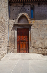 Ancient closed wooden church door, vertical shot at Santa Maria Assunta in Cielo, Vitorchiano. - 760506516