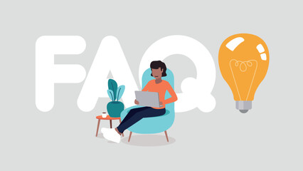 Adobe Illustrator ArtworkVektor-Illustration der Buchstaben FAQ, daneben eine Glühbirne, im Vordergrund eine Frau, die auf einer Couch mit ihrem Laptop sitzt - Inspiration und Innovation Konzept