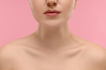 Naklejka premium Beauty concept. Woman on pink background, closeup