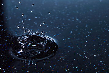 Obrazy na Plexi  Slash - spadająca kropla wody 