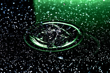 Obrazy na Plexi  Slash - spadająca kropla wody 
