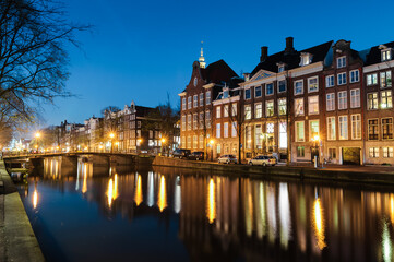 Fototapeta na wymiar Tranquil canal scene in Amsterdam
