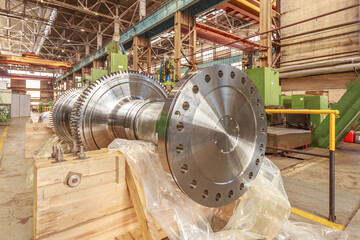 Assembly of a steam turbine rotor in a plant workshop.
