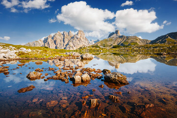 Perfect view of the sunny Lago Rienza - Ursprung in Tre Cime di Lavaredo. Sexten Dolomiti, South Tyrol, Europe. - obrazy, fototapety, plakaty