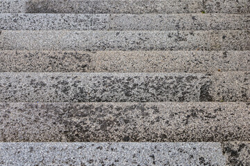 Textura de pedra granito nos degraus da escadaria monumental da Universidade de Coimbra 