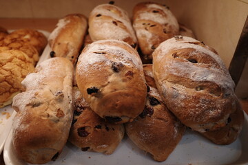 bread with berries