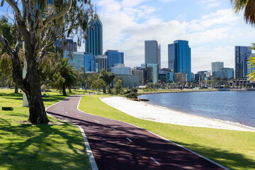 Cycle path on the shore of Swan River that heads to Perth city centre