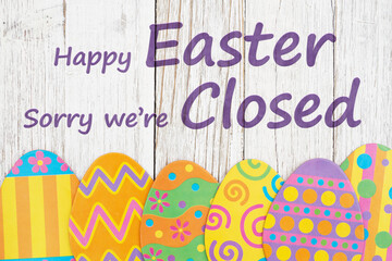 Closed for Eater sign with Easter eggs on wood - obrazy, fototapety, plakaty