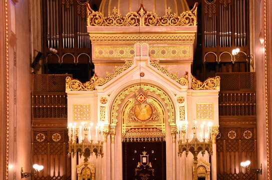 Toraschrein in der Großen Synagoge